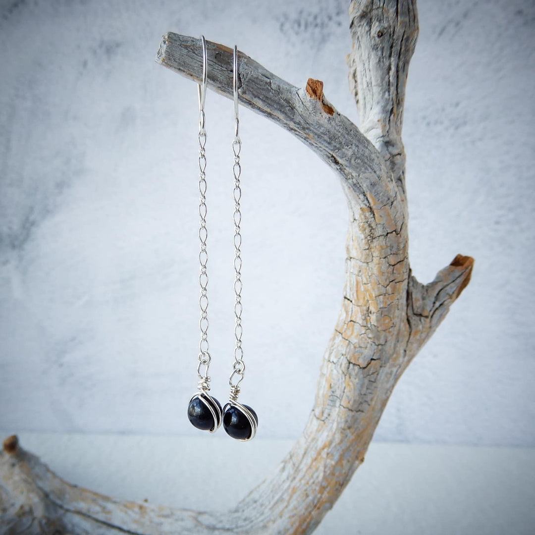 SIMPLE ONYX DANGLE EARRINGS