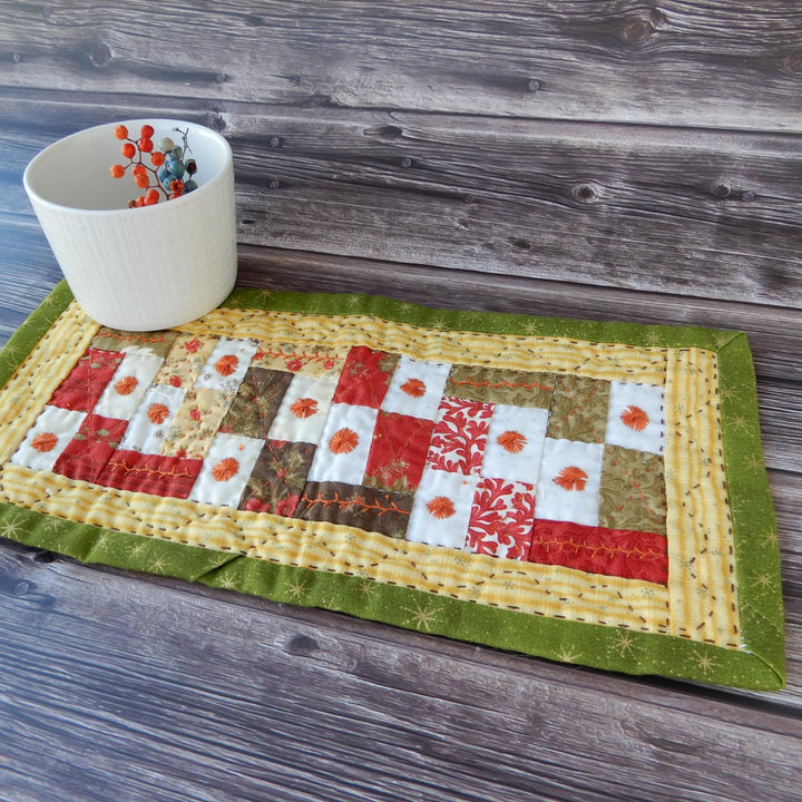 TABLE TOPPER MINI QUILT