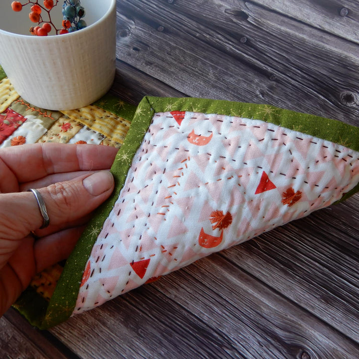 TABLE TOPPER MINI QUILT