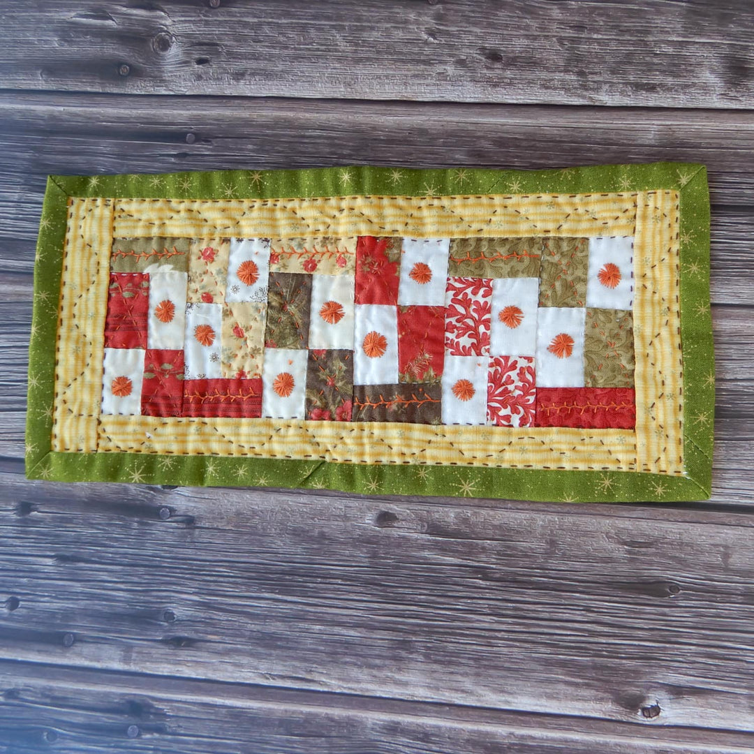 TABLE TOPPER MINI QUILT