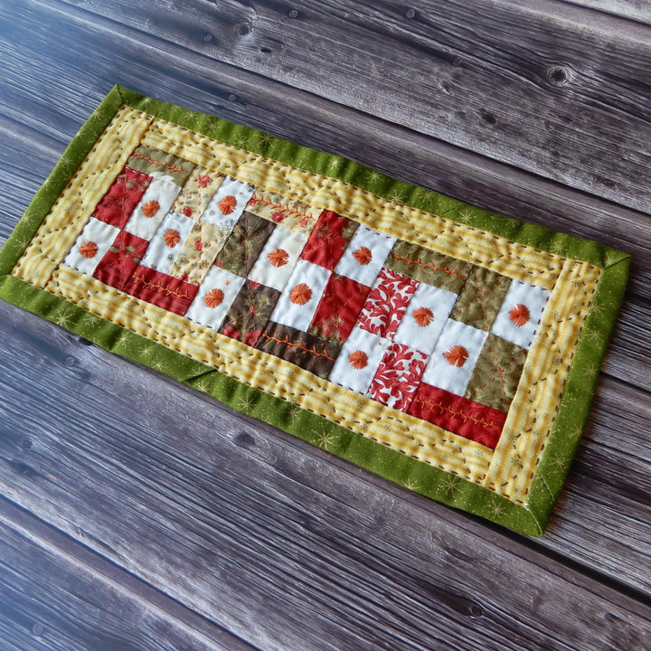 TABLE TOPPER MINI QUILT