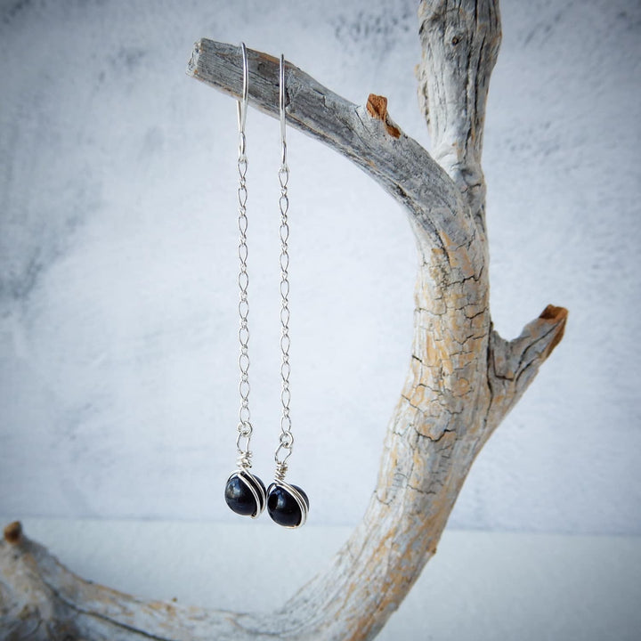 SIMPLE ONYX DANGLE EARRINGS
